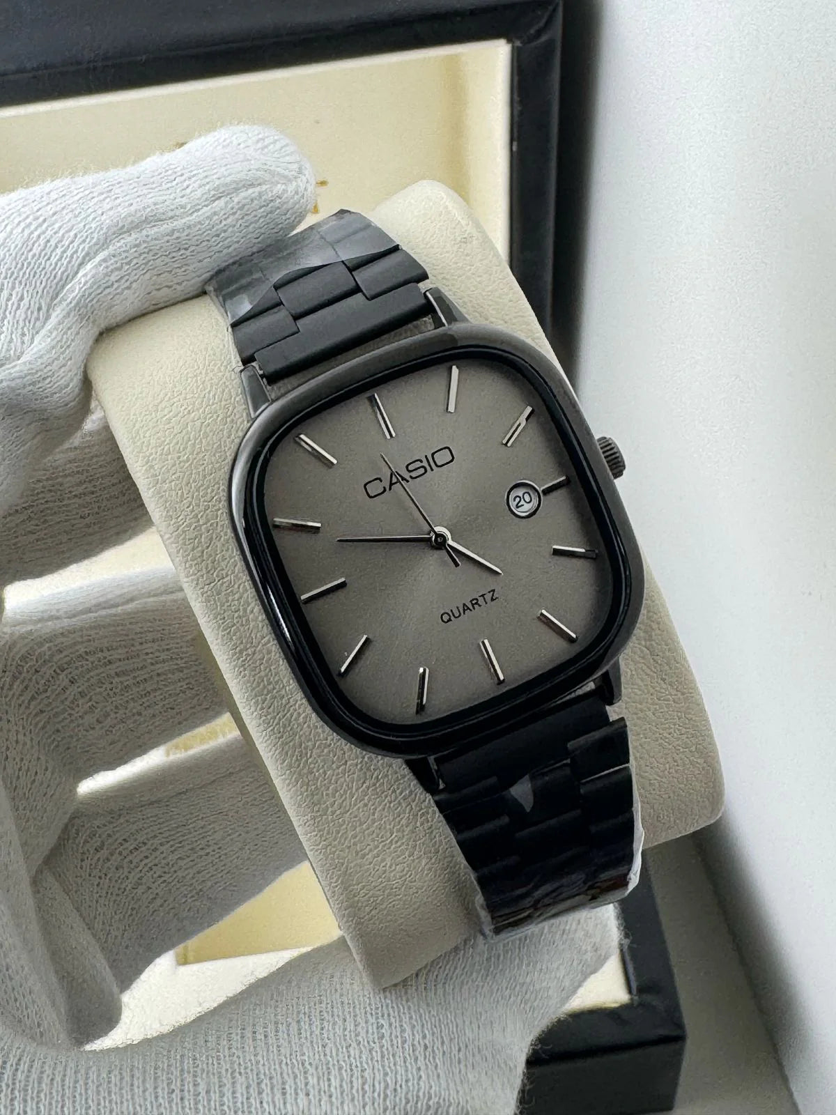 CASIO QUARTZ VINTAGE WATCH